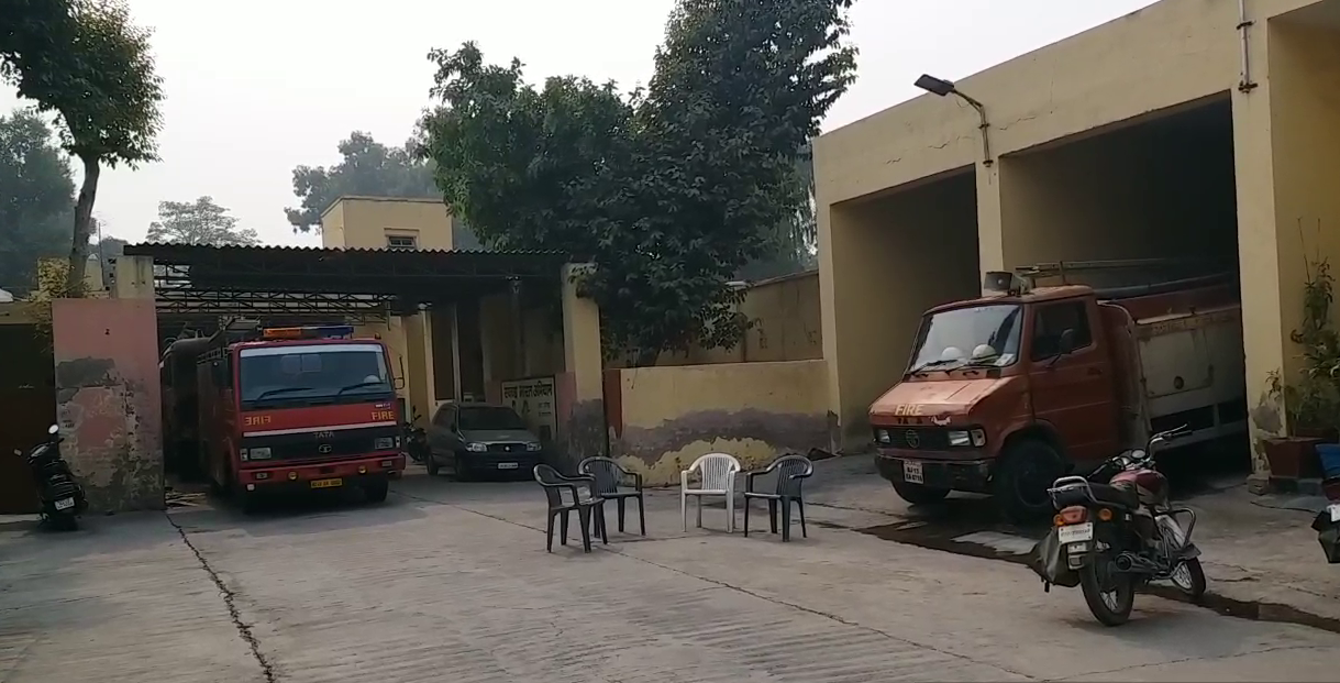 Fire vehicles are not able to extinguish fire