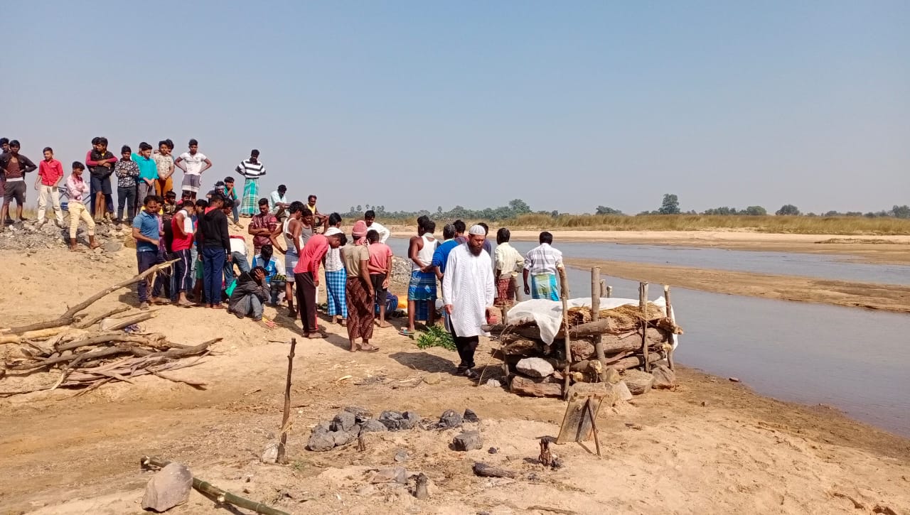 muslim people did funeral work of hindu man at Churulia