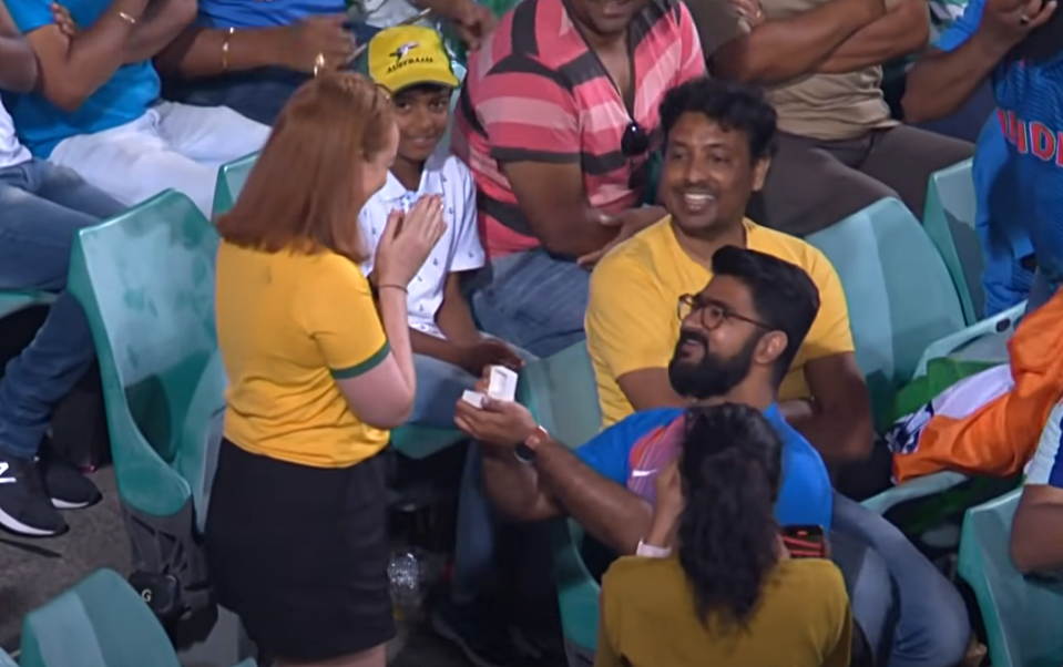 Viral Video: Indian fan proposes Aussie girl in 2nd ODI, she said, 'YES'