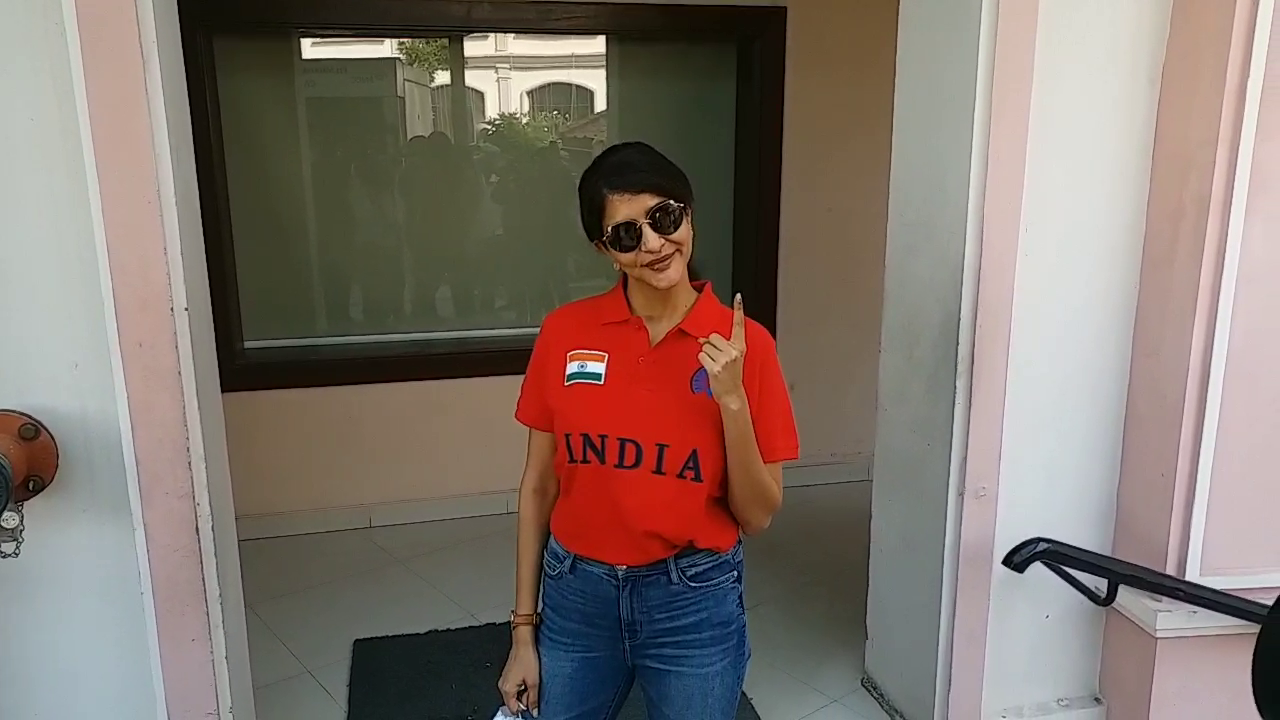 manchu lakshmi casted her vote