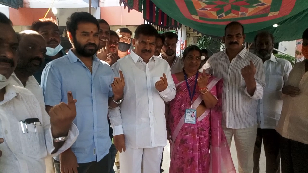 MLA Mutha Gopal couple casted their votes