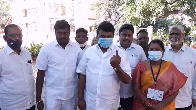 minister talasani casted his vote