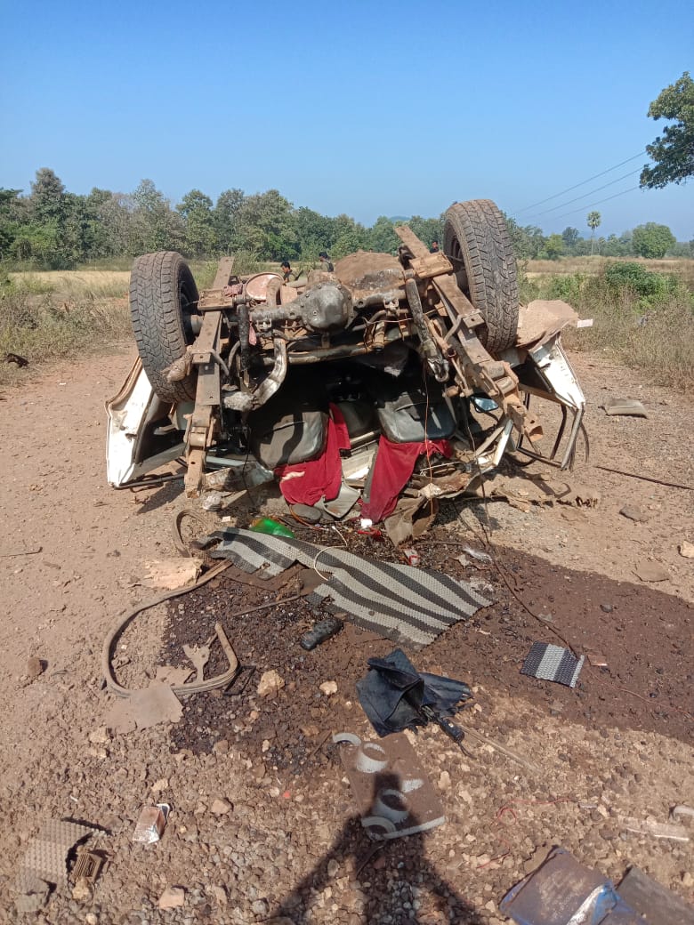 C'garh: Two persons injured as Naxals blow up vehicle with IED