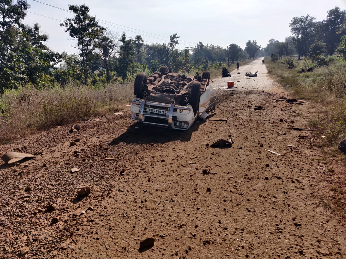 C'garh: Two persons injured as Naxals blow up vehicle with IED