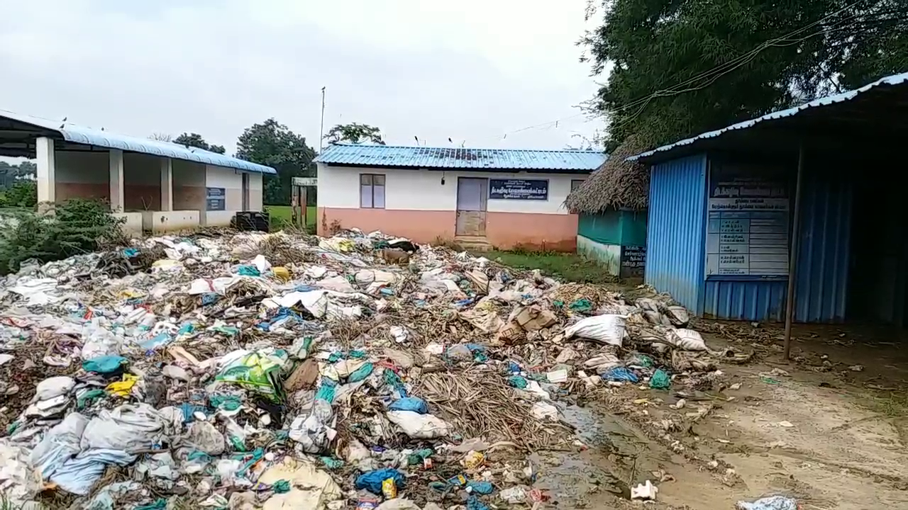 People Protest against unsorted rubbish in mayiladuthurai