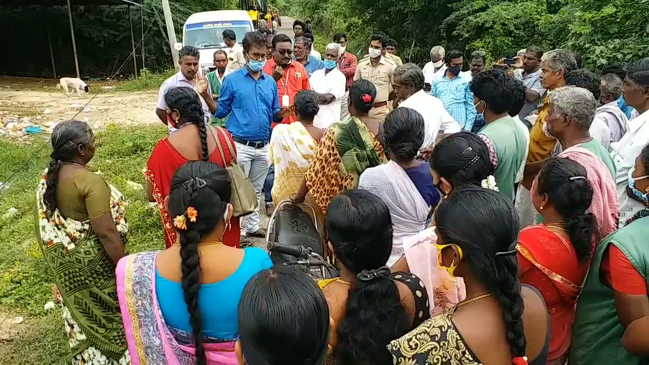 People Protest against unsorted rubbish in mayiladuthurai