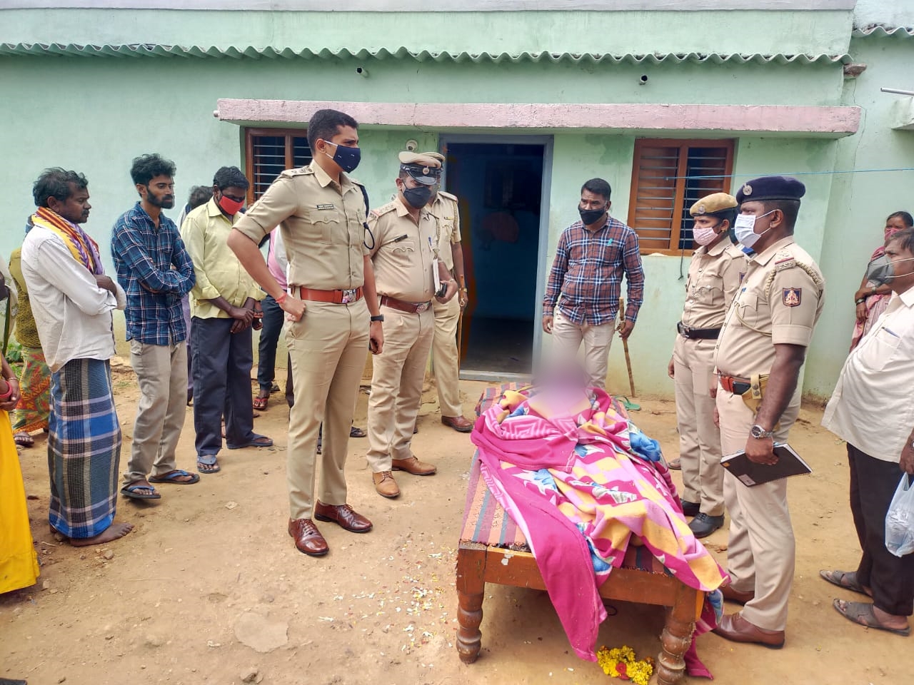 ಕತ್ತು ಹಿಸುಕಿ ಕೊಲೆ ಮಾಡಿರುವ ಶಂಕೆ