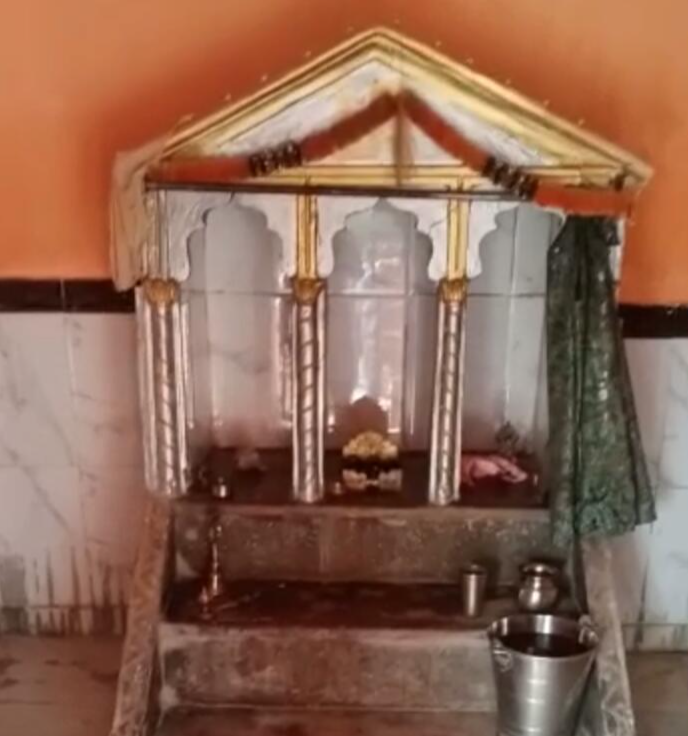 thieves stole idols from temple in chauri chaura