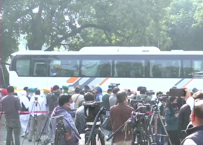 Farmer leaders arrived at Vigyan Bhawan