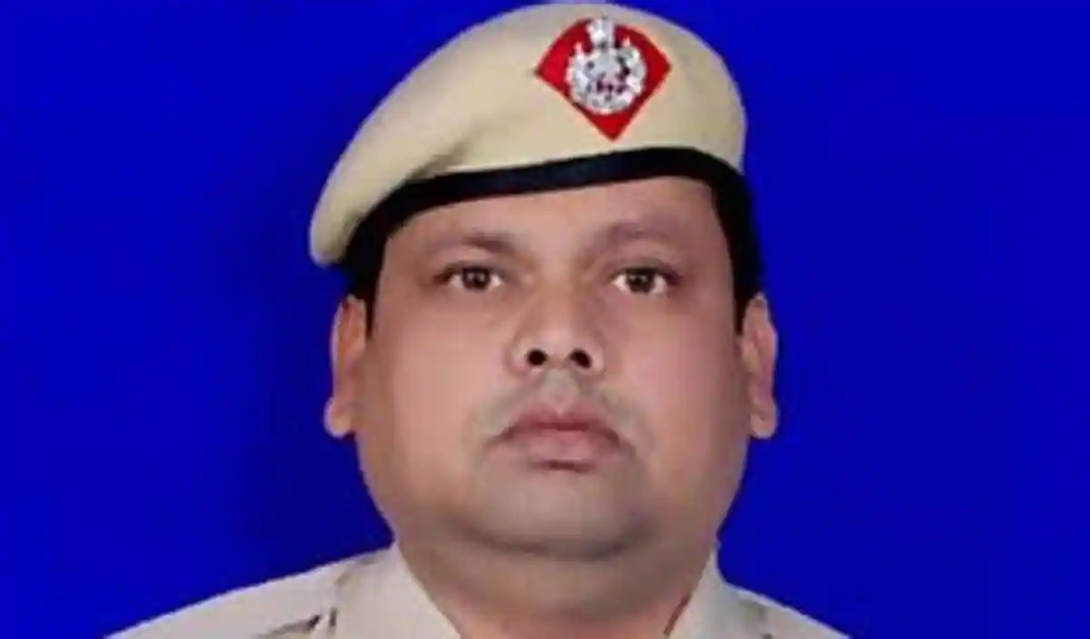 Delhi police dil ki police constable krishna donated plasma 5 times after recovering from corona