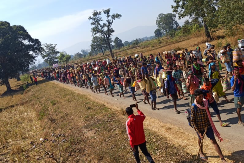 tribals-are-on-strike-against-government-in-amadai-mine-case-in-narayanpur