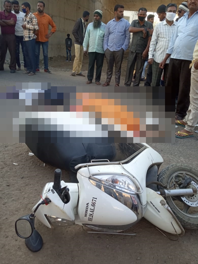 dumper-bike accident in bhusawal, husband wife died on the spot