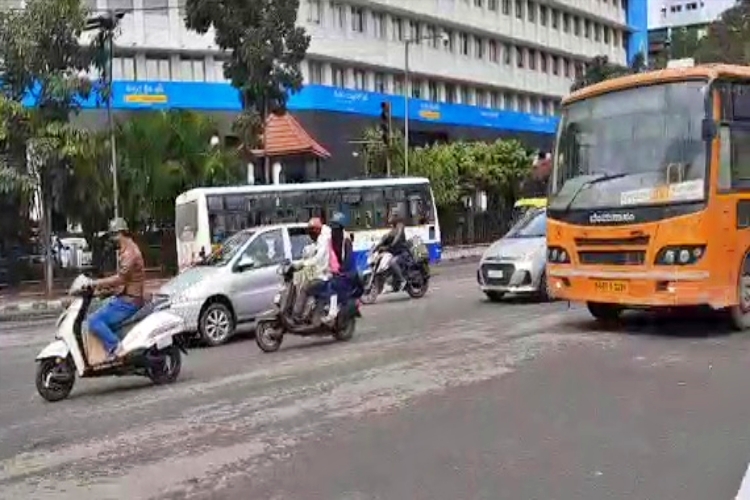 ಬೆಂಗಳೂರಿನಲ್ಲಿ ಬಂದ್​ಗೆ ಮಿಶ್ರ ಪ್ರತಿಕ್ರಿಯೆ