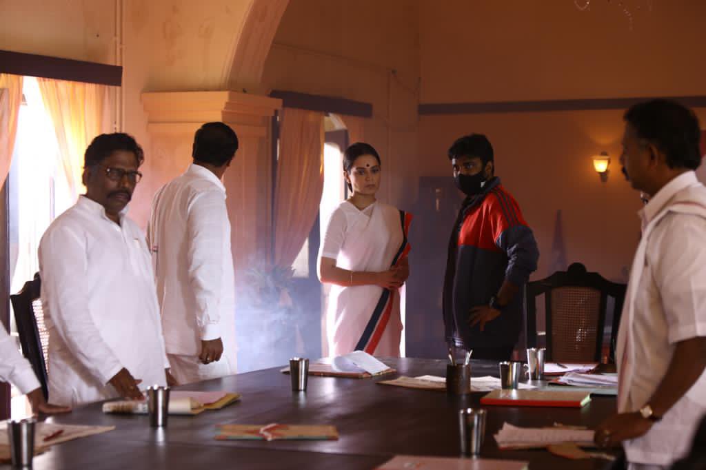 On Jayalalithaa's death anniversary, Kangana shares stills from 'Thalaivi'