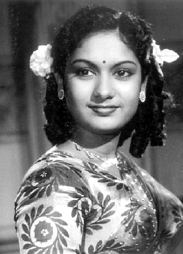 mahanati savithri death anniversary special story