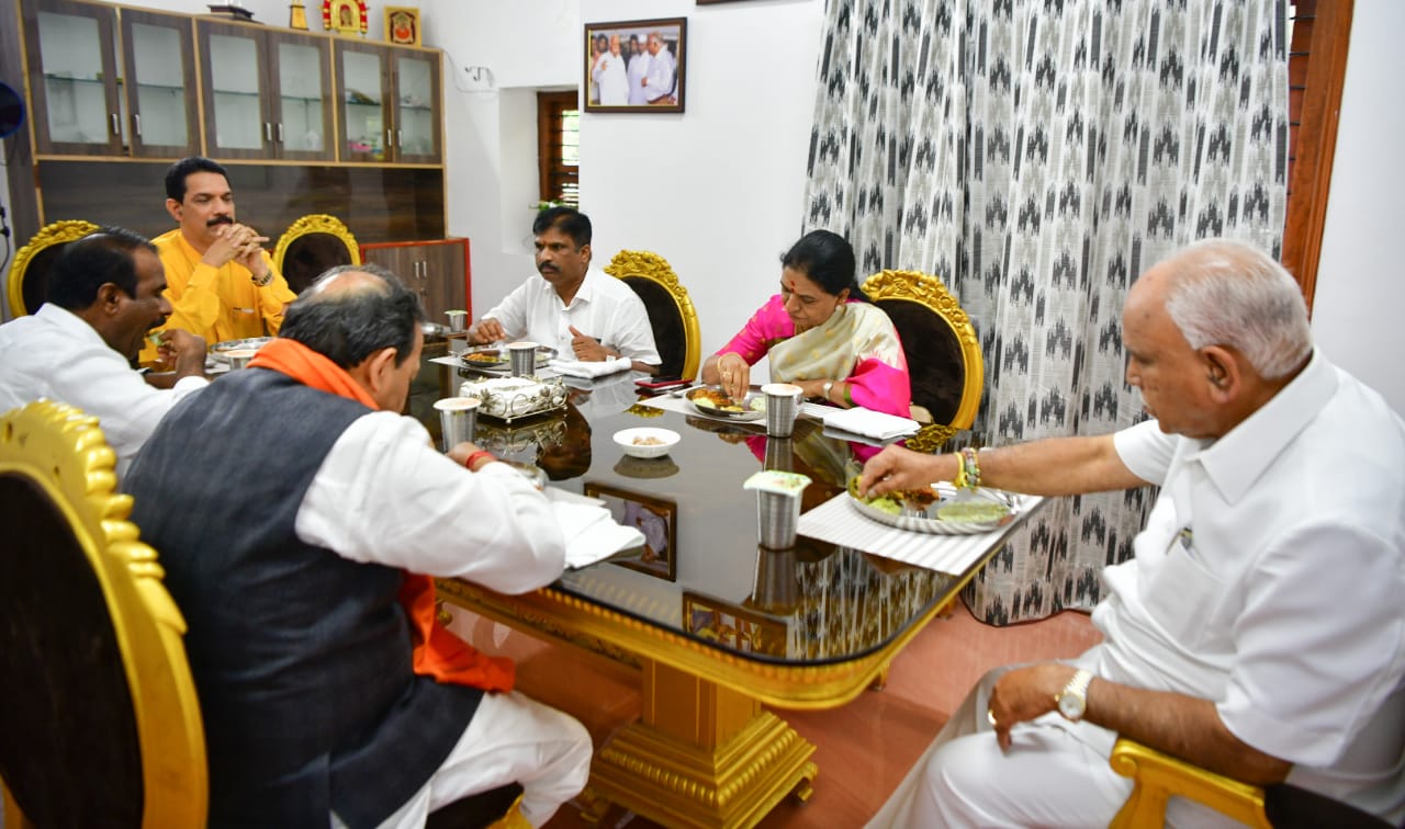 Arun singh made meting with CM Yadiyurappa