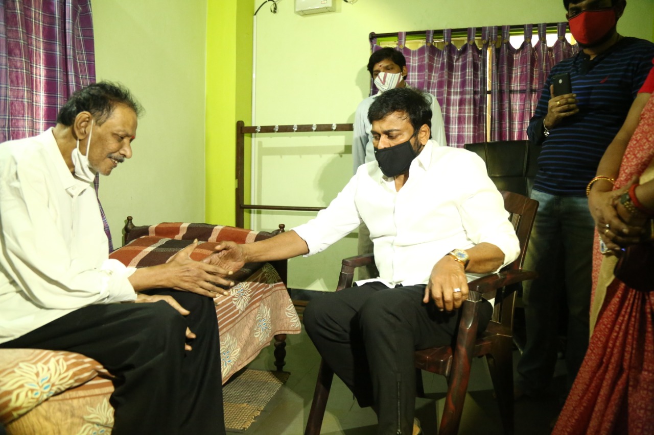 Megastar chiranjeevi meets senior jounrnalist rammohan naidu