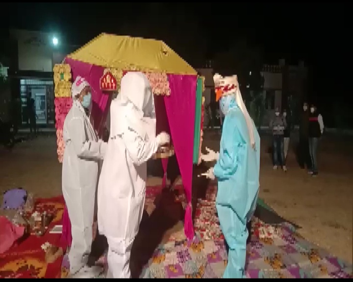 A couple gets married at Kelwara Covid Centre in Bara, Shahbad wearing PPE kits