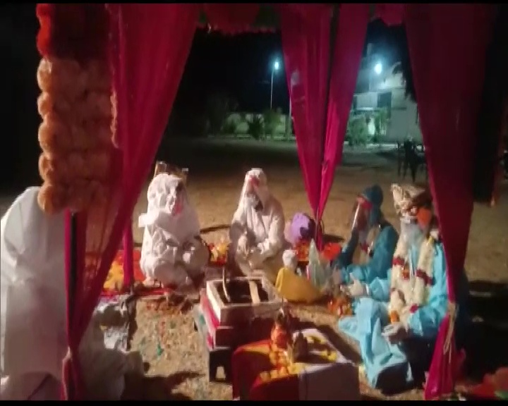 A couple gets married at Kelwara Covid Centre in Bara, Shahbad wearing PPE kits