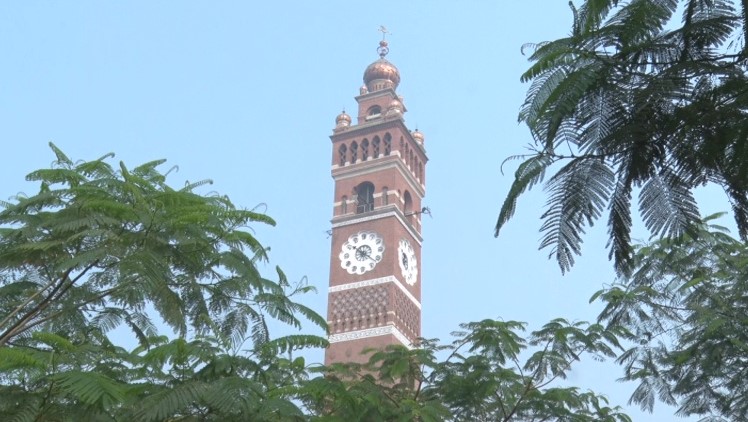 biggest-clock-of-india-is-in-lucknow-clock-tower