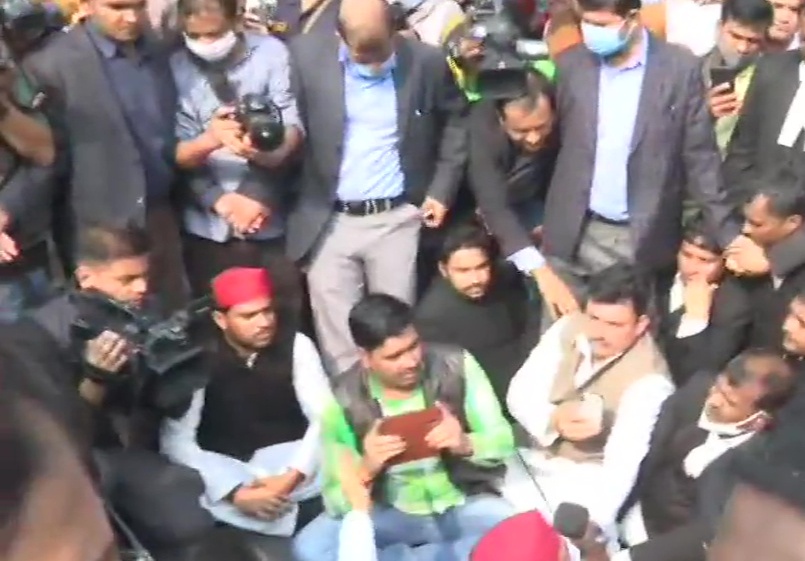 Akhilesh Yadav and party workers stage a sit-in protest