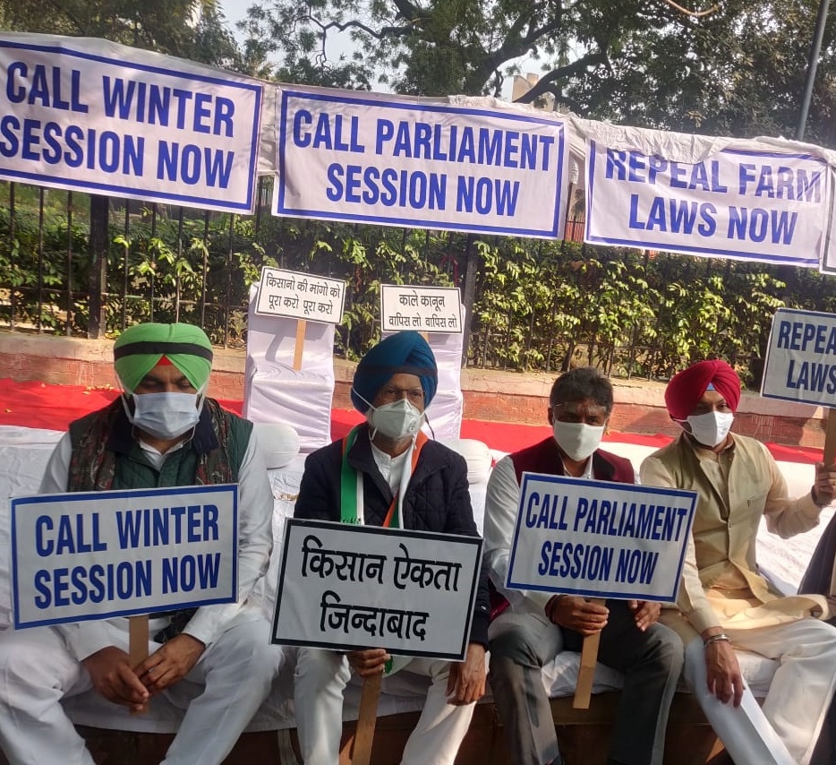 Congress MPs from Punjab protest at Jantar Mantar