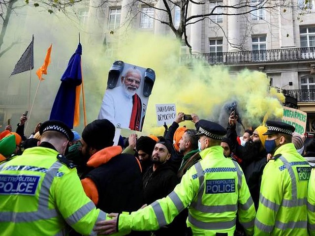 Thousands Protest In London for Supporting Indian Farmers, Several Arrested