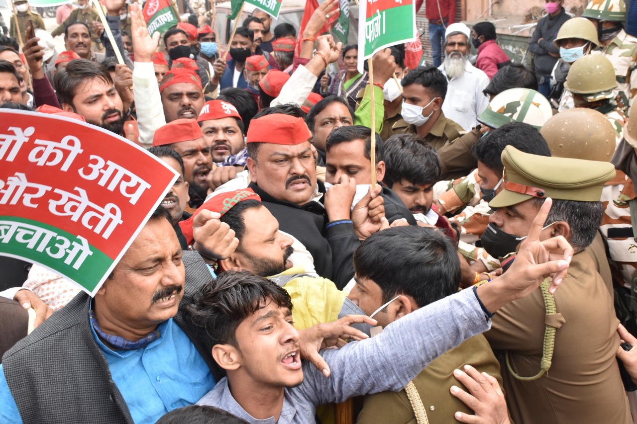 samajwadi party workers protest in ayodhya