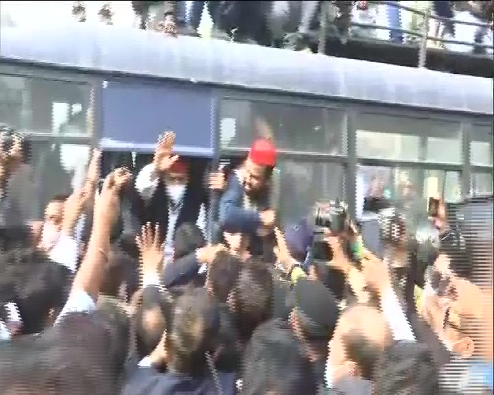 Samajwadi Party (SP) chief Akhilesh Yadav and party workers stage a sit-in protest after their vehicles were stopped by Police