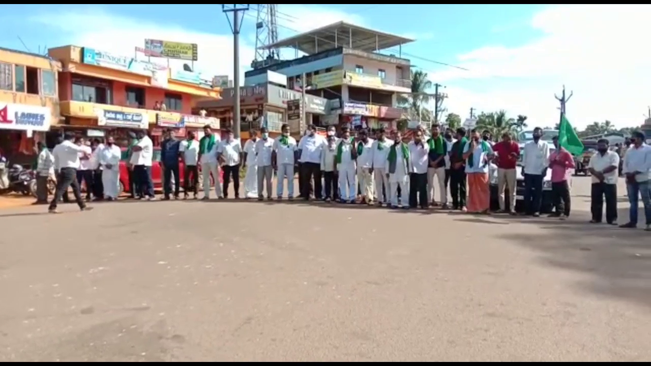 ರೈತ ಸಂಘದ ನೇತೃತ್ವದಲ್ಲಿ ಪ್ರತಿಭಟನೆ