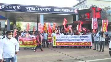 agitating-farmers-call-for-bharat-bandh-today