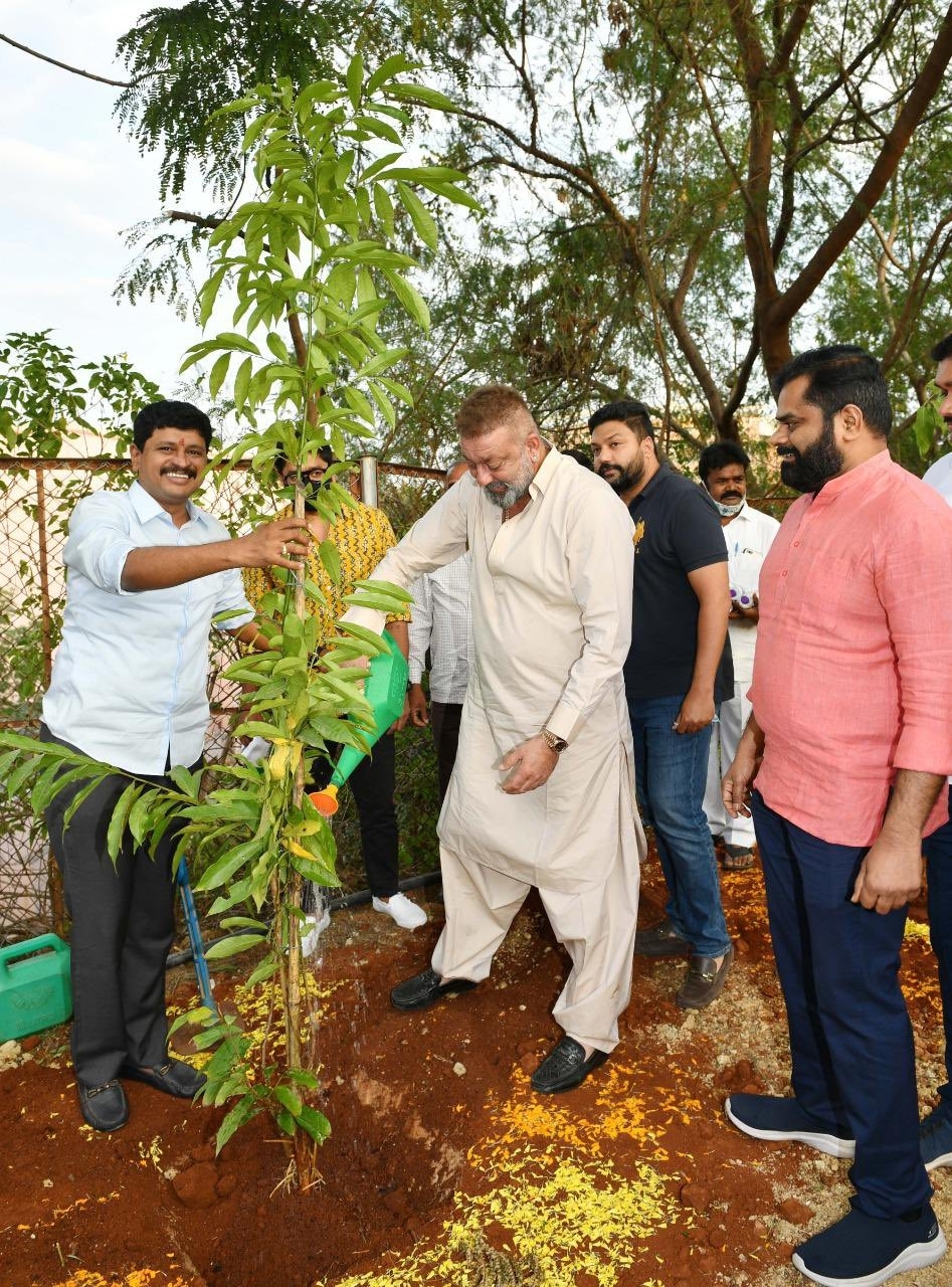 Sanjay Dutt urges everyone to plant more trees