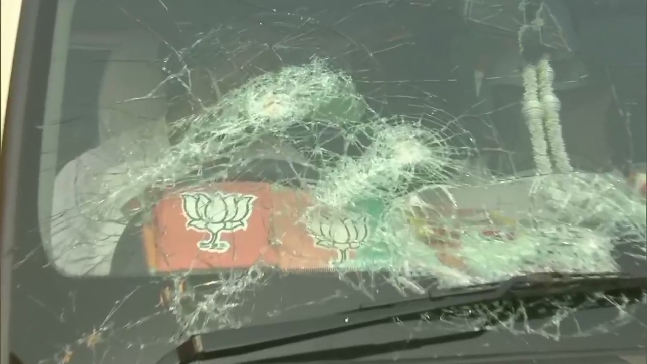 Stones hurled at J P Nadda's convoy