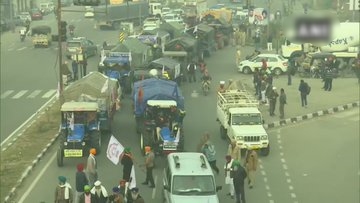 Protesting farmers threaten to block railway tracks if demands not met by govt