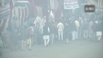 Protesting farmers threaten to block railway tracks if demands not met by govt