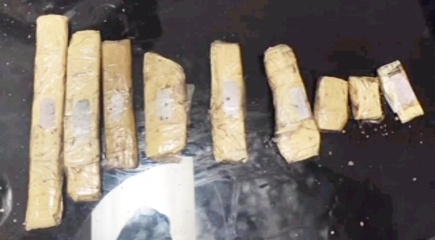 5 persons were arrested for Smuggling 9.5 kg gold from srilanka