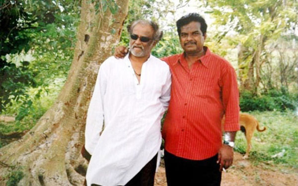 Superstar Rajnikanth met his friend in disguise looks in bangalore dot why