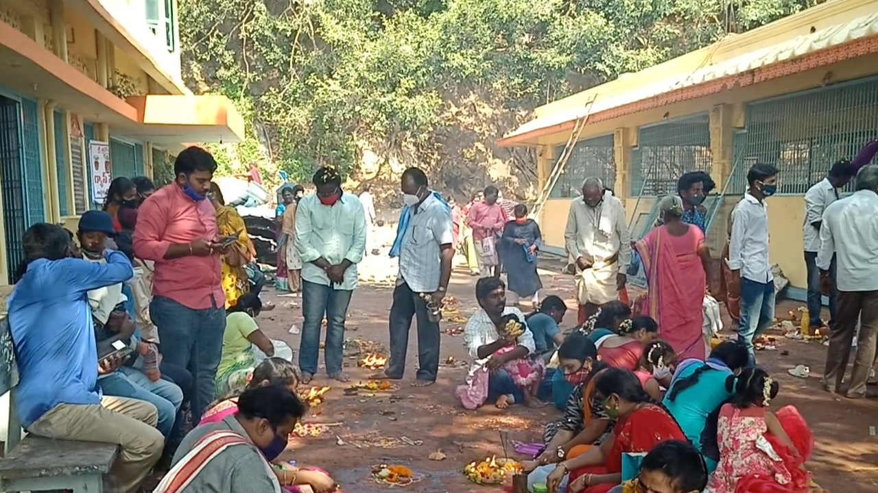 కోటప్పకొండకు భారీగా తరలివచ్చిన భక్తులు.