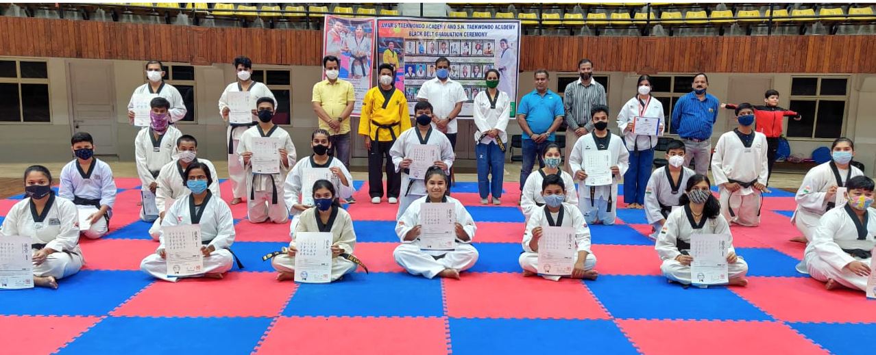 sports-minister-nilima-congratulates-taekwondo-player