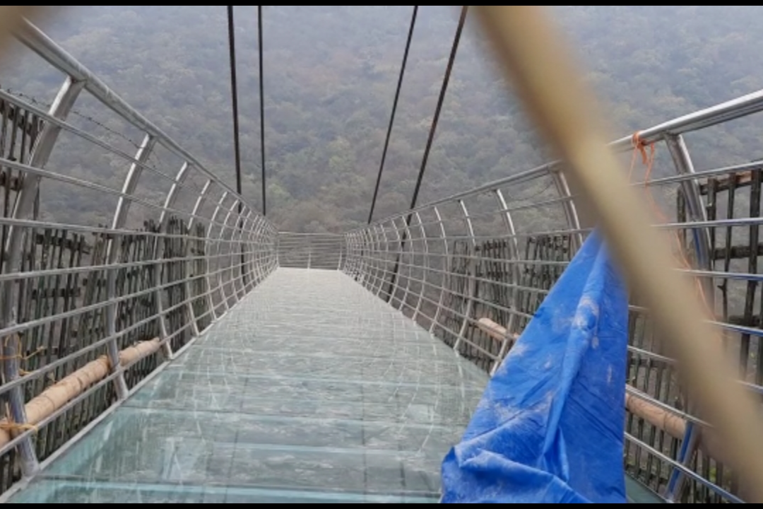 glass bridge in rajgir safar