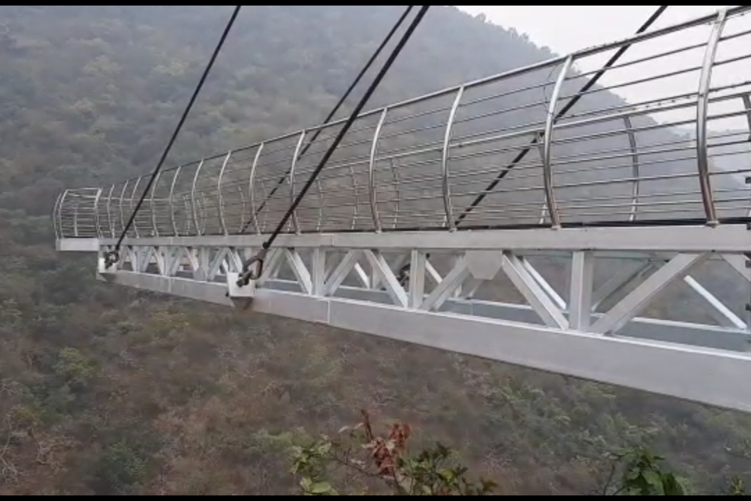 glass bridge in rajgir safar