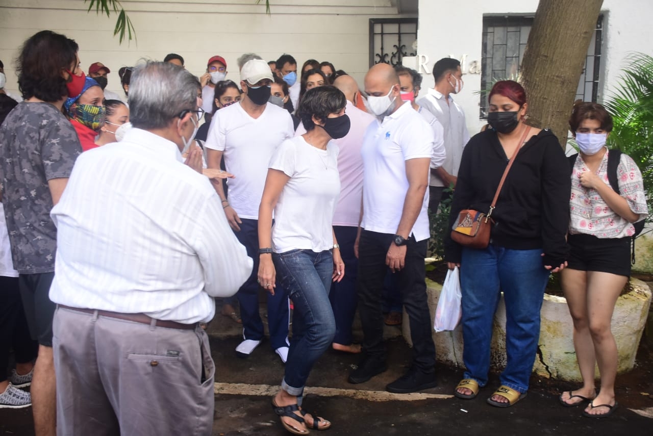 Mandira Bedi, family and friends grieving at Raj Kaushal's funeral on June 30 in Mumbai