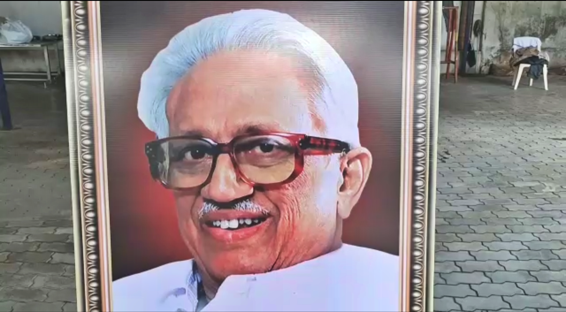 dmk respect to perasiriyar anbalagan on his birthday