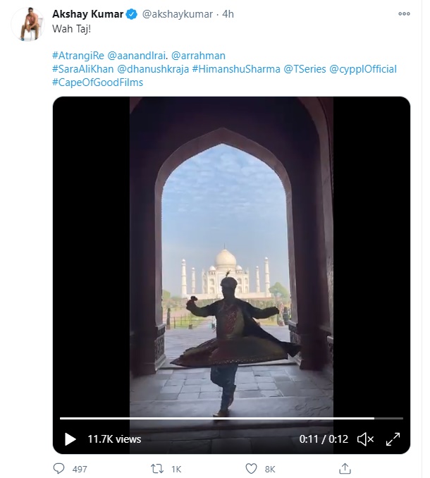 Akshay Kumar twirls in front of Taj Mahal