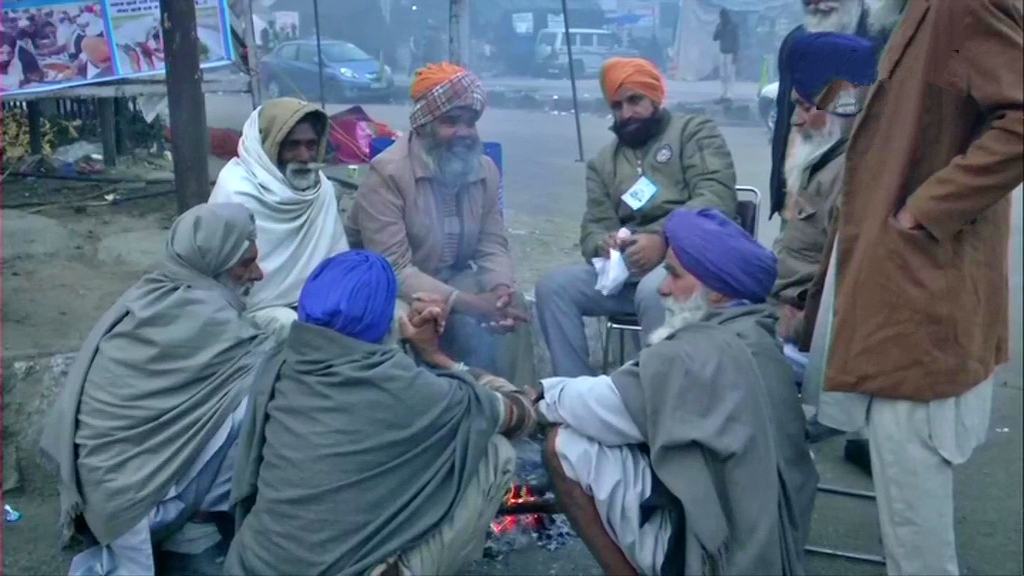 punjab farmers' protesting near singhu border in very cold temperature