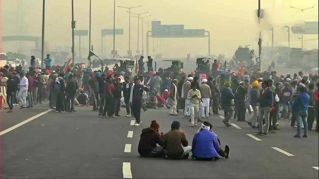 Farmers shut down NH-9 from Delhi to Ghaziabad