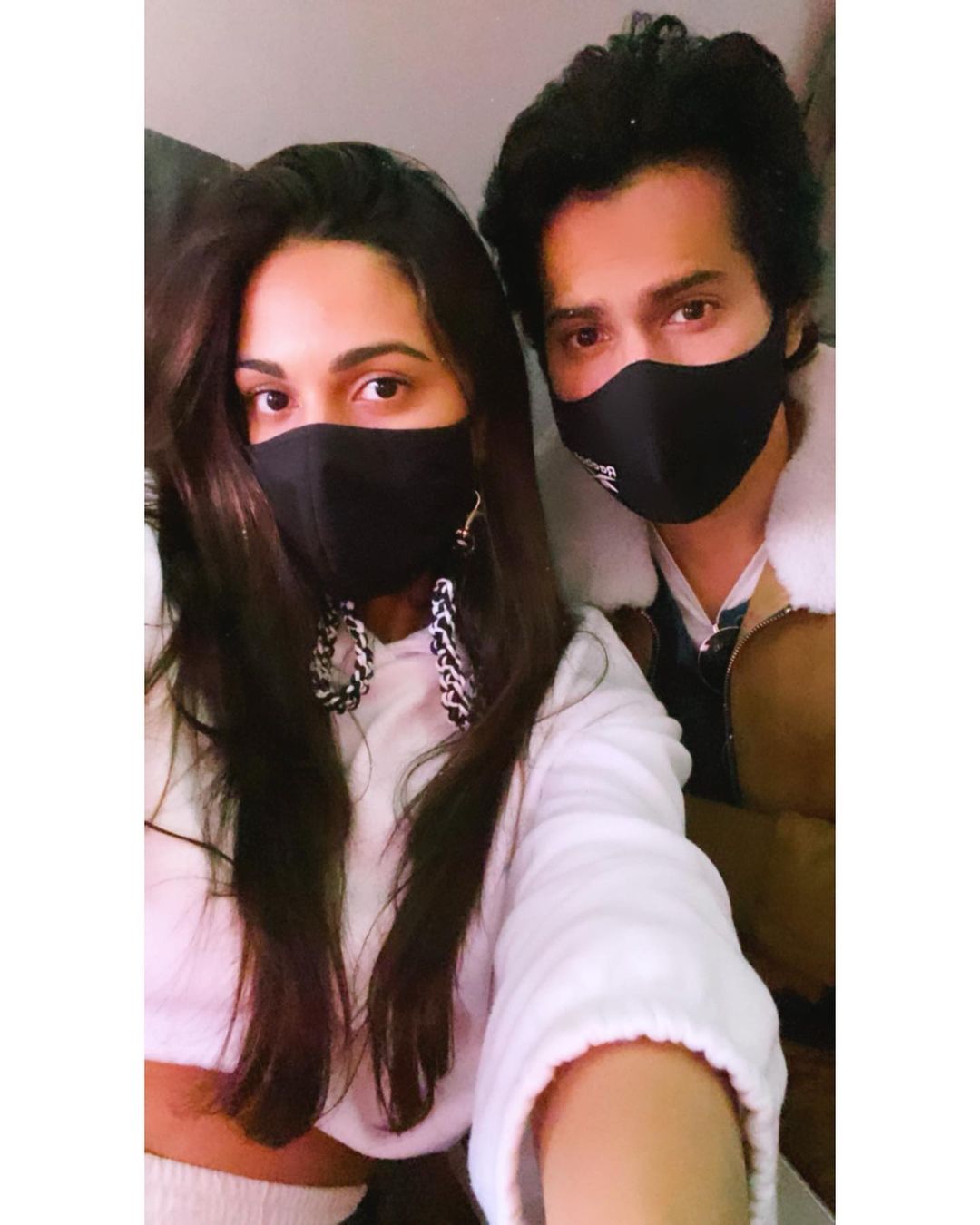 Kiara's selfie with Varun after resuming Jug Jug Jeeyo shoot