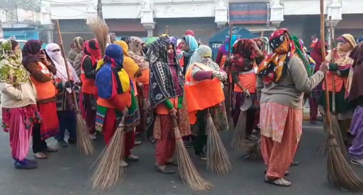 sweepers strike in meerut uttar pradesh