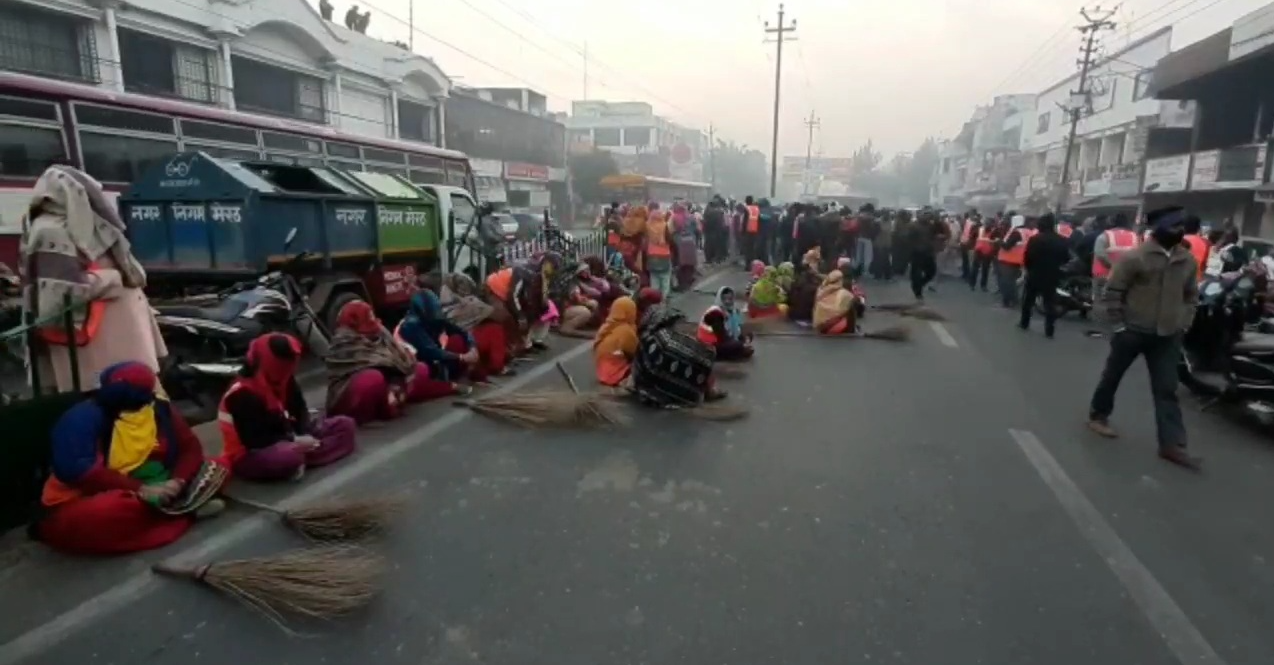 sweepers strike in meerut uttar pradesh