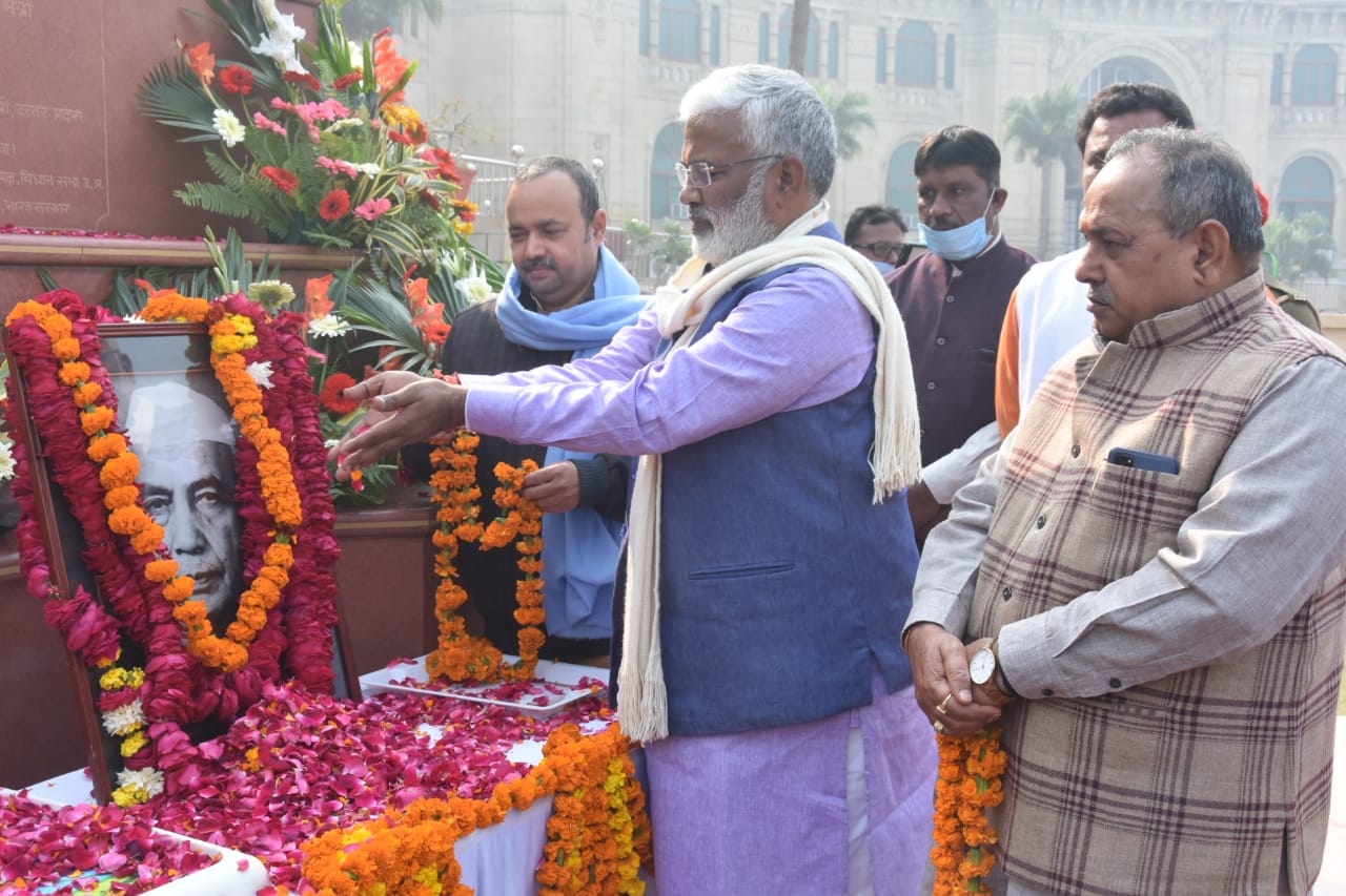 बीजेपी प्रदेश अध्यक्ष ने भी किया माल्यार्पण.